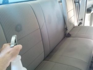 أفضل طريقة لتنظيف المقاعد القماش في السيارات