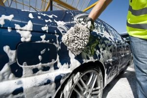 قواعد غسل وتنظيف السيارة