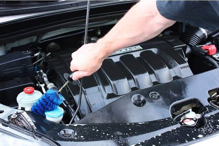 كيفية غسيل وتنظيف محرك السيارة