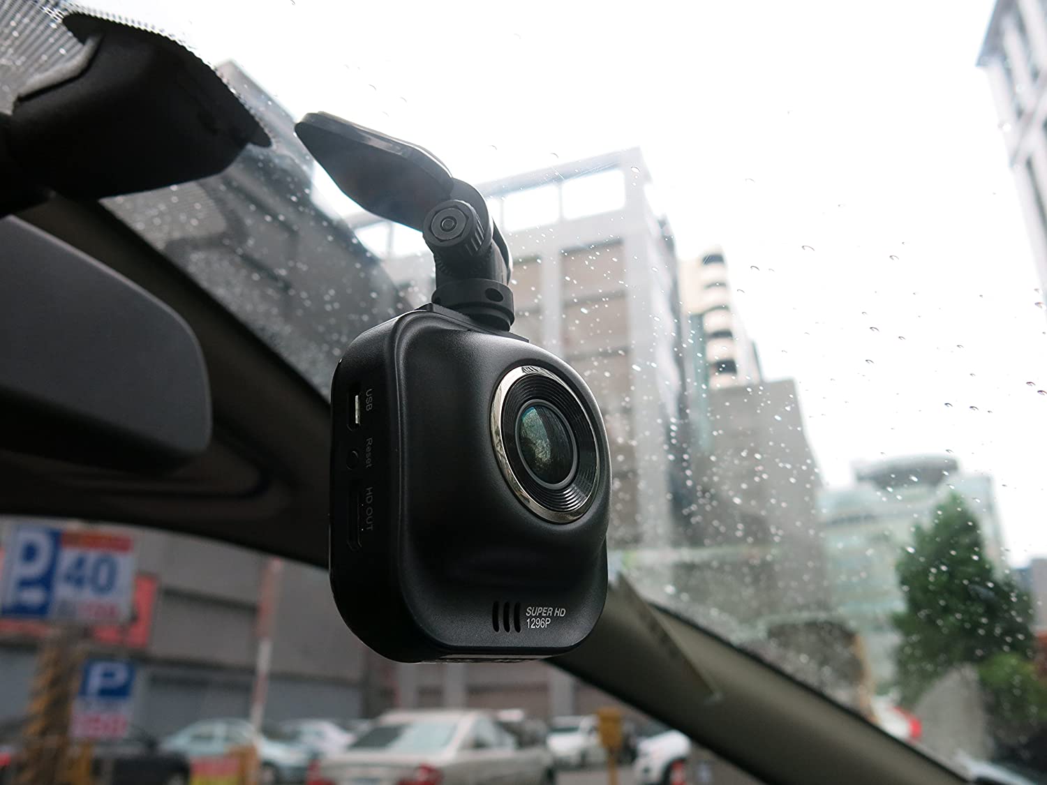 كيف تختار أفضل داش كاميرا للسيارة في السعودية؟